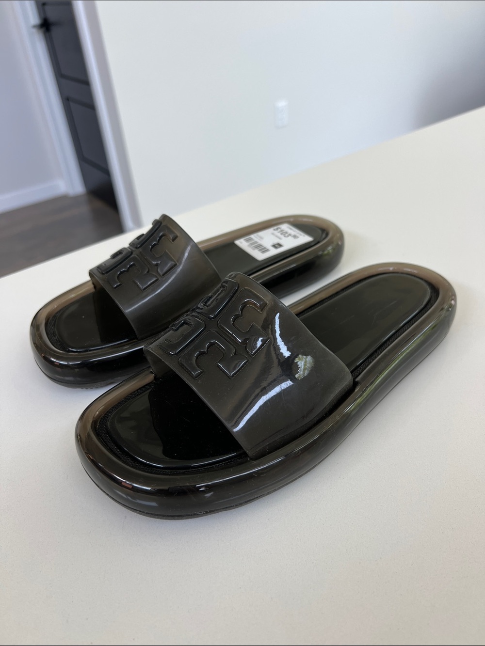 Tory Burch perfect black 004 bubble jelly open toe sandals size 6